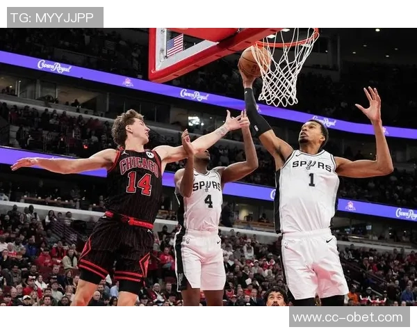 文班亚马半场表现稳健12分2板2助1帽但空位投篮未能把握机会