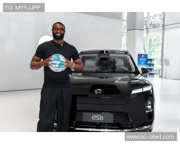 杰伦布朗盛赞安芬尼西蒙斯本赛季精彩表现展现无与伦比的实力