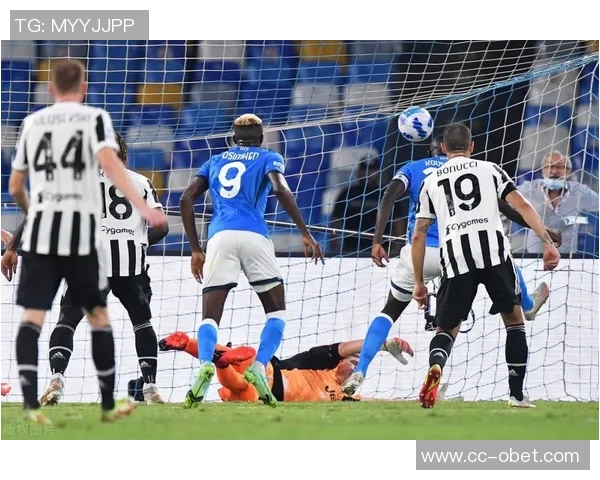 那不勒斯主席德劳伦蒂斯与利雅得胜利CEO合影展示C罗球衣引发热议